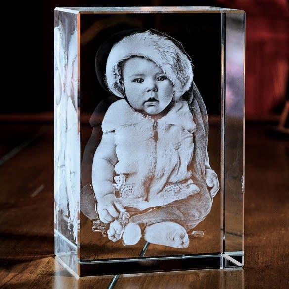 2D/3D Laser Engraved Crystal Cube Photo Frame with 14 People MadeMine Custom Drop Shipping